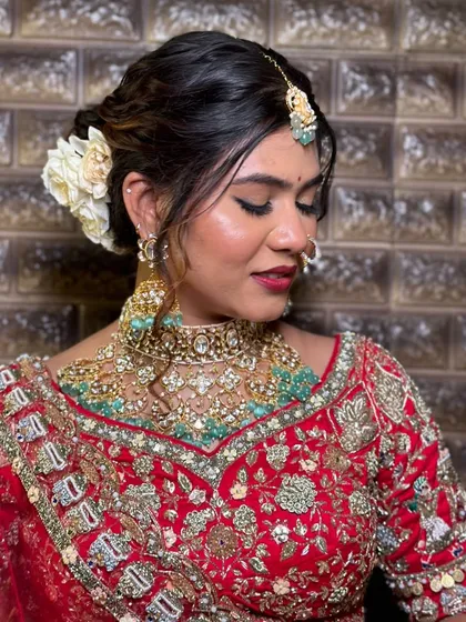 A beautiful portrait of Simoni, showcasing her intricate jewelry and the soft glam makeup that completes the look.