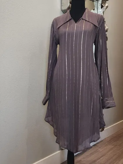 A chic and simple high-low tunic in a muted purple with subtle silver stripes. This is a versatile piece that can be dressed up or down.