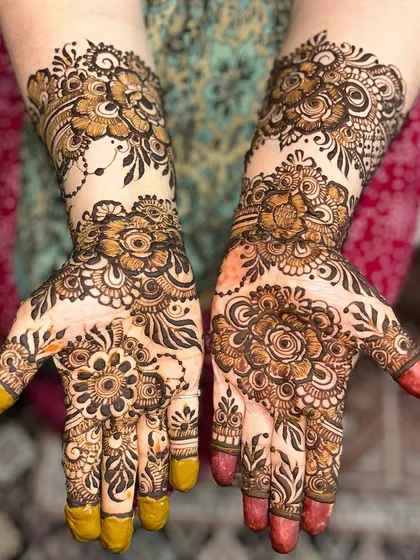 A beautiful floral design with a mix of shading techniques, giving the flowers a 3D effect.