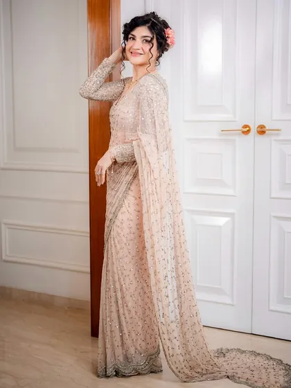 A smiling portrait of this romantic and elegant look. The makeup is fresh and dewy, perfect for the theme.