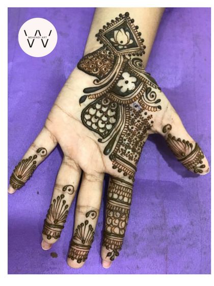 Another variation of a simple Arabic design for a bridesmaid.