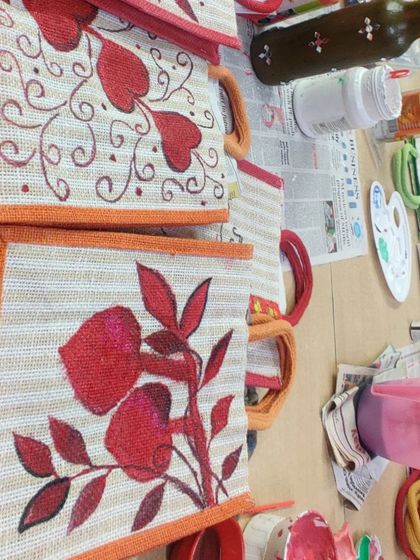 More examples of the lovely tote bags painted by participants. They make for wonderful, personalized gifts.