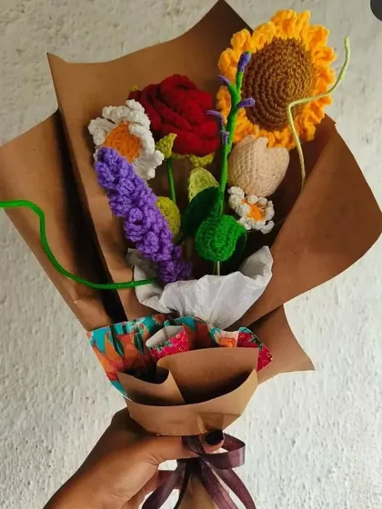 Another look at one of my colorful mixed bouquets. I love combining different textures and flower types like roses, sunflowers, and lavender to create something truly unique.