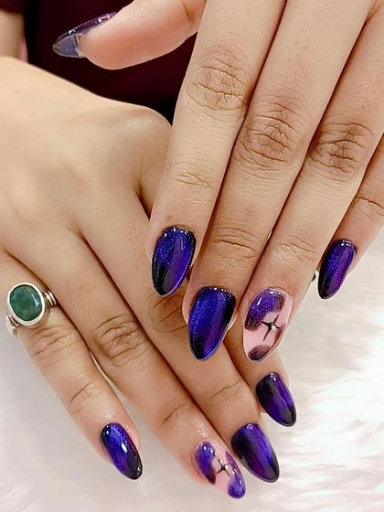 Feeling blue, but in the best way possible. This moody and beautiful set features a deep purple cat-eye effect with black tips and abstract floral accents.