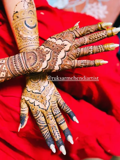 A stunning design featuring a crescent moon and intricate patterns, perfect for a Nikah ceremony.