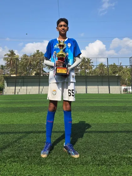 A player from the U14 Feugo Tigers team with his trophy.