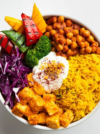 The humble Shish Tawook Bowl, a champion for summer. It's light, healthy, and packed with flavor from grilled paneer and fresh veggies.
