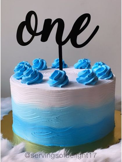 A simple and sweet blue ombre smash cake for a first birthday. It's designed to be perfect for those memorable first-taste photos.