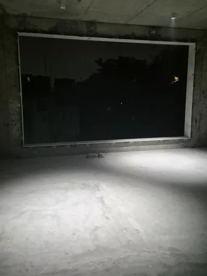 Here, we are testing the spread of a downlight in an empty room. This helps us determine the right placement and spacing for fixtures to achieve uniform, ambient illumination across the floor without creating dark spots.