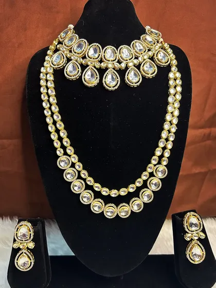 For a more modern and elegant look, we offer this white stone Kundan set for rent. It includes a simple choker and a matching two-layer necklace that can be worn together or separately.