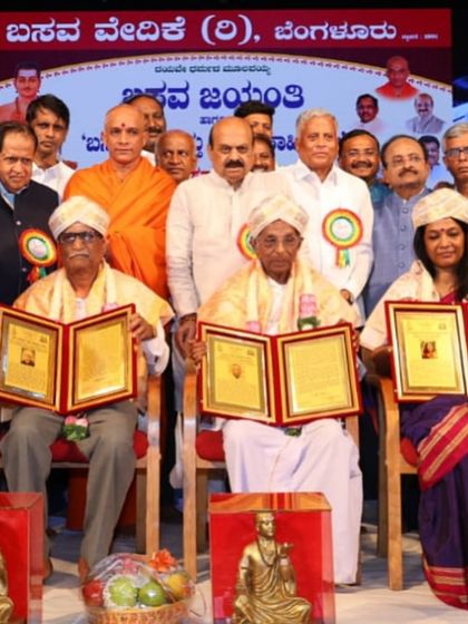 A closer view from the 'Vachana Sahityashri' award ceremony. I bow my head and accept this recognition of my artistic responsibility.