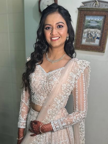 Elegant Engagement & Pre-Wedding Looks photo 19