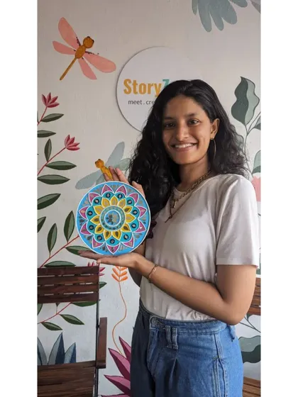 Look at that smile. A participant proudly showing off the colorful Lippan art piece she created during one of my workshops. There's no better feeling than walking away with something beautiful you made yourself.