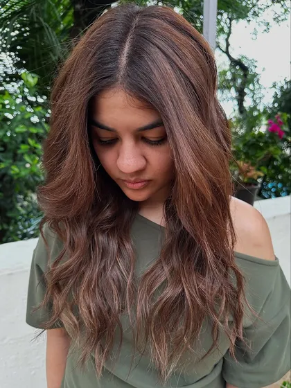 Another look at these beautiful ribbon highlights. I love how they create streaks of light through the hair, adding so much dimension and the illusion of thicker, fuller hair.