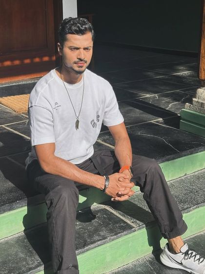 A full-length shot of a casual look, perfect for a street-style blog or brand.