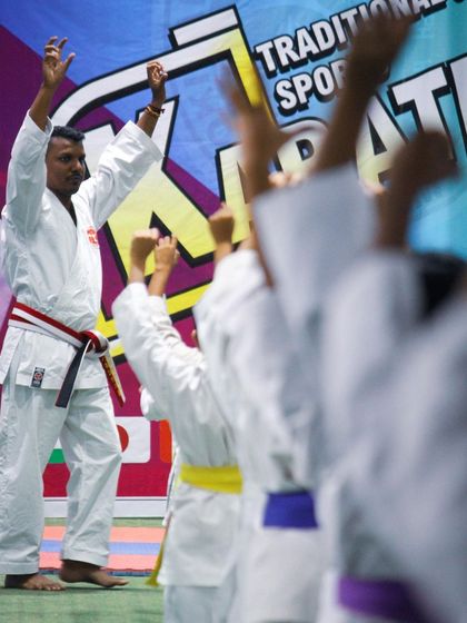 A duplicate image showing the shared energy and enthusiasm of our students during a group training session, a testament to the positive and motivational atmosphere we cultivate.