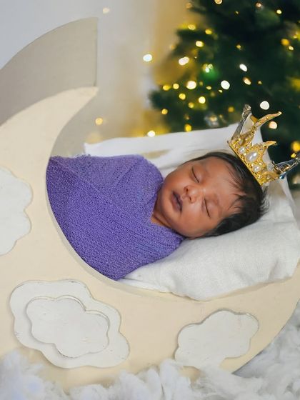 A royal twist on the 'baby on the moon' theme, with a tiny crown for the little prince.