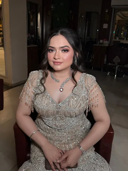 A beautiful portrait of the bride in our salon chair.