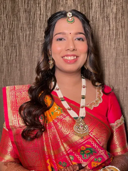 A timeless and graceful look for my beloved Gujarati bride. The makeup is soft and radiant, designed to complement her natural beauty and traditional panetar saree.