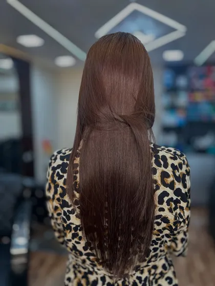 A simple, elegant look. This rich brown global color is timeless and sophisticated.