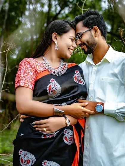 A romantic embrace in a natural setting. We use the environment, like these interesting branches, to frame the couple and add texture to the pre-wedding photo.