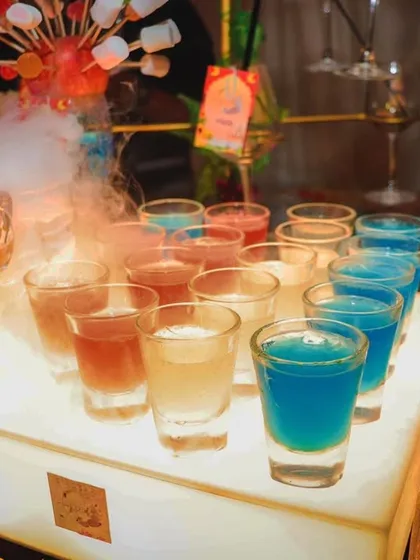 Our smoky shot display is a perfect example of cocktail theatre. The dry ice effect creates a dramatic and alluring presentation that draws guests to the bar.