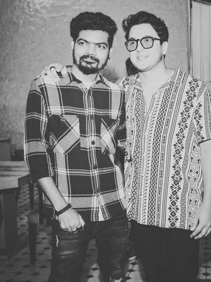 With the one and only Aditya Rikhari, the voice behind "Samjho Na". It was great to have him at the club and share a moment.