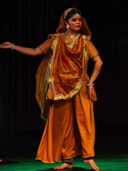 A full-length view of my performance at the Smriti Festival. The traditional costume, with its wide flare, is designed to accentuate the beautiful 'chakkars' or spins of Kathak.