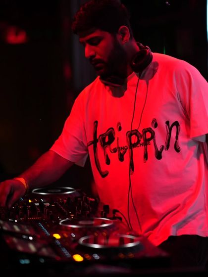 Back in Hyderabad, the city where it all started for me. I was excited to slam some minimal and deep tech sounds for all my old and new peeps. Aajao sare yaar!