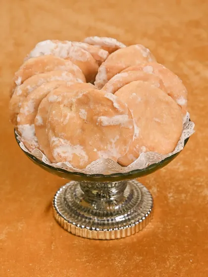 A classic wedding savory, my shakar pare are delicately sweet and perfectly crisp. They are a nostalgic treat that I love including in my luxurious hampers and traditional bhaji boxes.