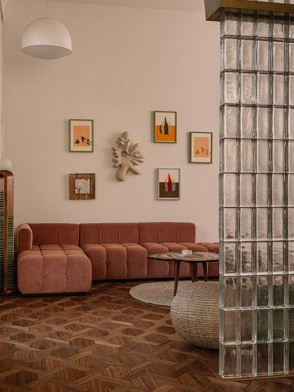 Statement Seating & Sculptural Forms photo 18