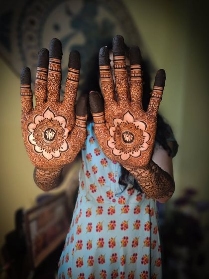 This mandala design has a special secret: the couple's initials are hidden in the center of the flower.