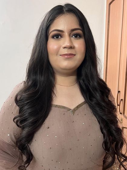 Healthy, glossy waves are always in style. We focus on prepping the hair to make sure your curls are not just beautiful but also look shiny and nourished.