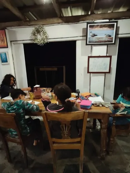 Evenings on our coastal trip were for reflection and journaling. Surrounded by the sounds of the sea, the children documented their discoveries, sketching mollusks and noting the birds they had seen. This practice of recording observations is a key skill for any young naturalist.
