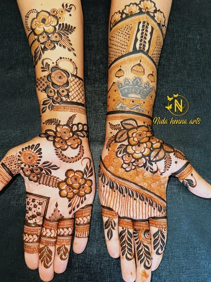 This design was for a client from Switzerland who was trying mehandi for the first time. I created a mix of Arabic and floral styles that she absolutely loved.