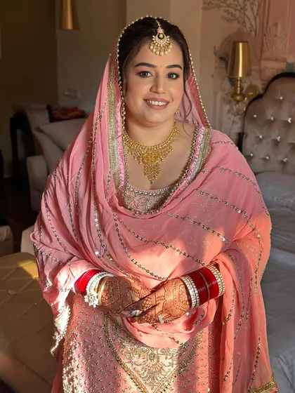 An Anand Karaj masterpiece. This bride is the picture of elegance with a soft shimmer look, perfect for the serene and sacred ceremony.