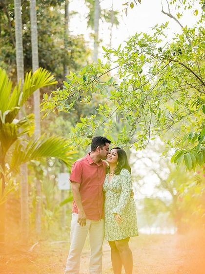 A beautiful, sun-drenched portrait of a couple sharing a kiss. We love using natural light to create a dreamy, romantic atmosphere.
