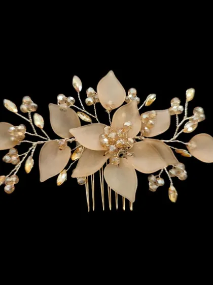 An elegant hair comb with soft peach-colored flowers and crystal branches. This is a beautiful accessory for a reception or engagement look.