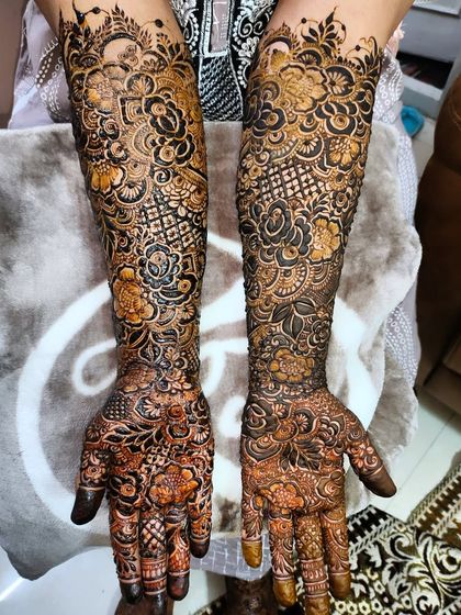 Hajira Mehendi Artist - Mehndi Artist Services Intricate Bridal & Sangeet Designs photo 13