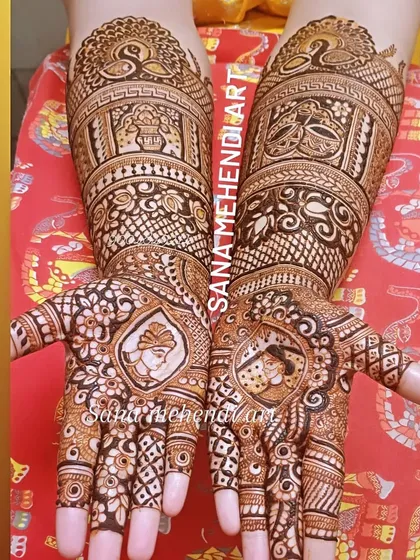 Bride and groom portraits are featured prominently on the palms, surrounded by bands of traditional patterns and peacock figures on the arms.