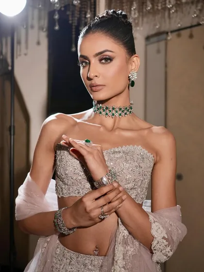 A powerful pose that captures the essence of this modern glam look. The combination of the heavily embellished outfit, diamond jewelry, and sculpted makeup is pure perfection.