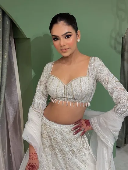 This soft and glamorous look is perfect for a modern bride or any special occasion. I focused on creating a radiant, glowing skin finish with soft, defined eyes and a sleek hairstyle for an elegant and timeless appeal.