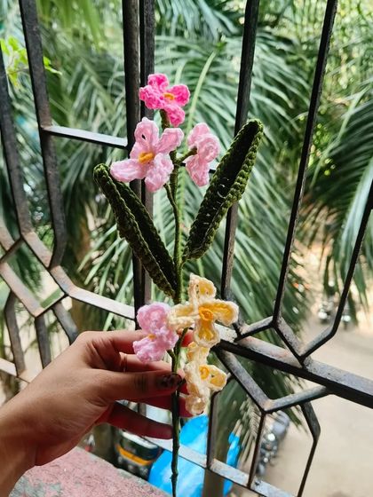 I'm so excited about my new 'Forget-me-not' flowers! These tiny, delicate blooms are a new addition you can add to your custom bouquets.