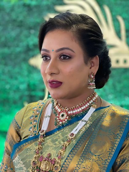 Another angle of this classic guest makeup look.