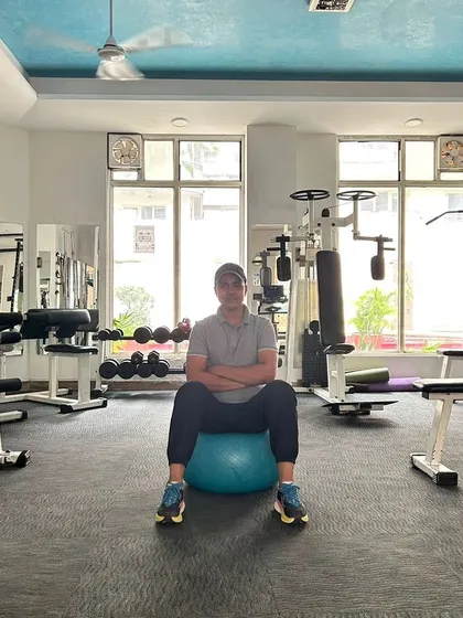A full view of the gym setup for a core workout using the stability ball.