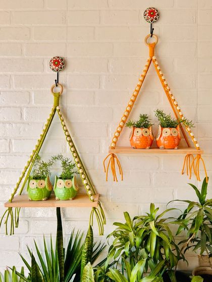 Another look at our macrame and beads wall shelves, this time in evergreen and sunset orange. These shelves are ideal for adding a pop of color and a touch of nature to any open space, entrance, or balcony.