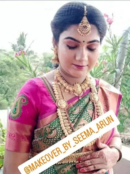 A classic South Indian look for a baby shower ceremony. I focused on soft, glowing makeup and traditional gold jewellery to create a timeless and elegant appearance for the mom-to-be.
