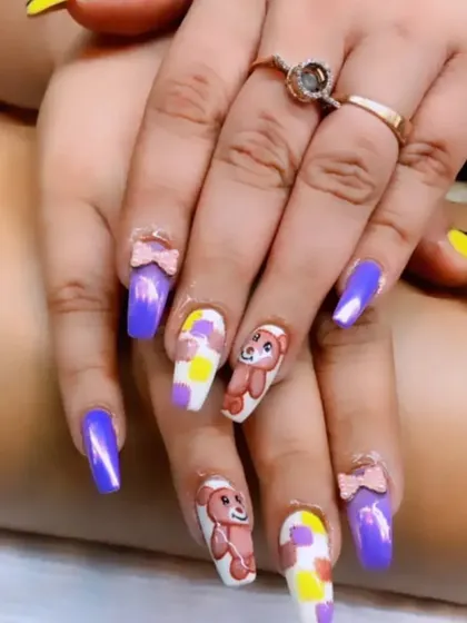 An adorable teddy bear themed set. I hand-painted cute bears on a colorful polka-dot background, paired with solid purple nails and 3D bow embellishments.