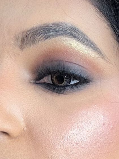 A close-up of the smokey eye, showing the beautiful blend of black and brown eyeshadow.