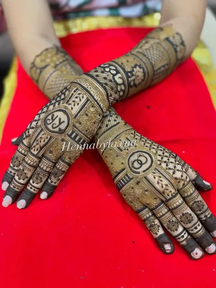 Another look at this personalized engagement mehandi. The combination of custom initials, ring symbols, and traditional patterns creates a balanced and meaningful design.